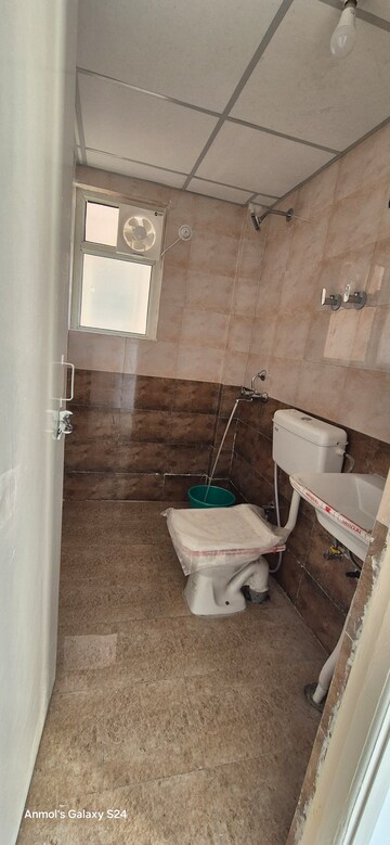 Furnished Amenities in 2.5 BHK Apartment at ROF Alante, Sector 108 – for Rent