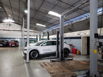 Parking in  Showroom at Kalamassery – for Rent