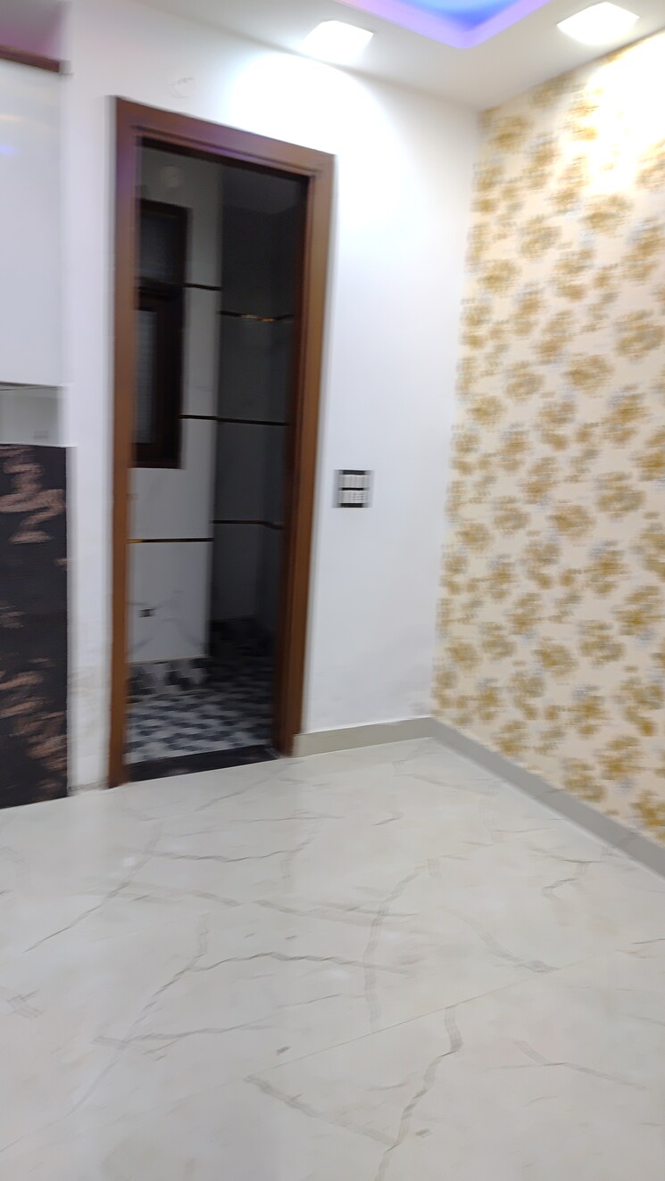 Room, mohan garden 1 RK 40 Sq.Yd. Builder Floor In Mohan Garden Delhi 8428958