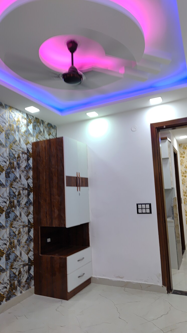 Room, mohan garden 1 RK 40 Sq.Yd. Builder Floor In Mohan Garden Delhi 8428958