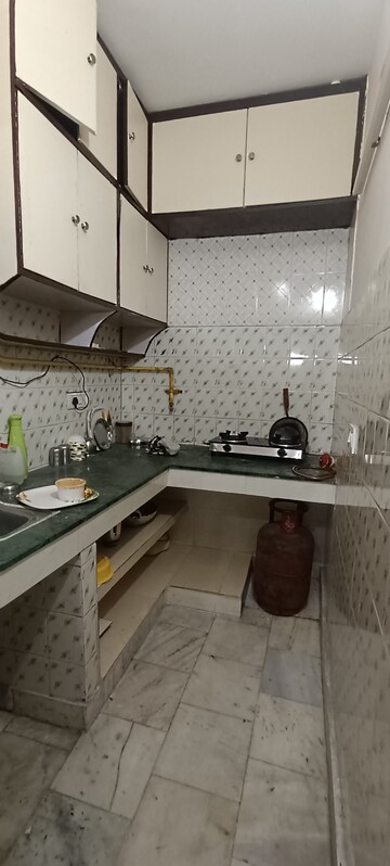 Master Bedroom in 2.5 BHK Builder Floor at Govindpuri – for Rent