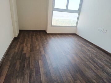 Room in 2 BHK Apartment at Piramal Vaikunth, Balkum Pada – for Rent