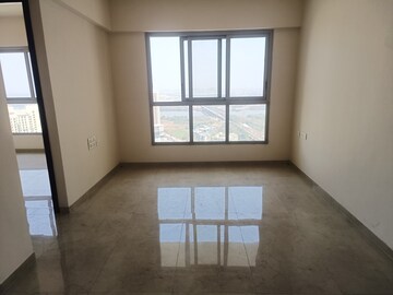 Room in 2 BHK Apartment at Piramal Vaikunth, Balkum Pada – for Rent
