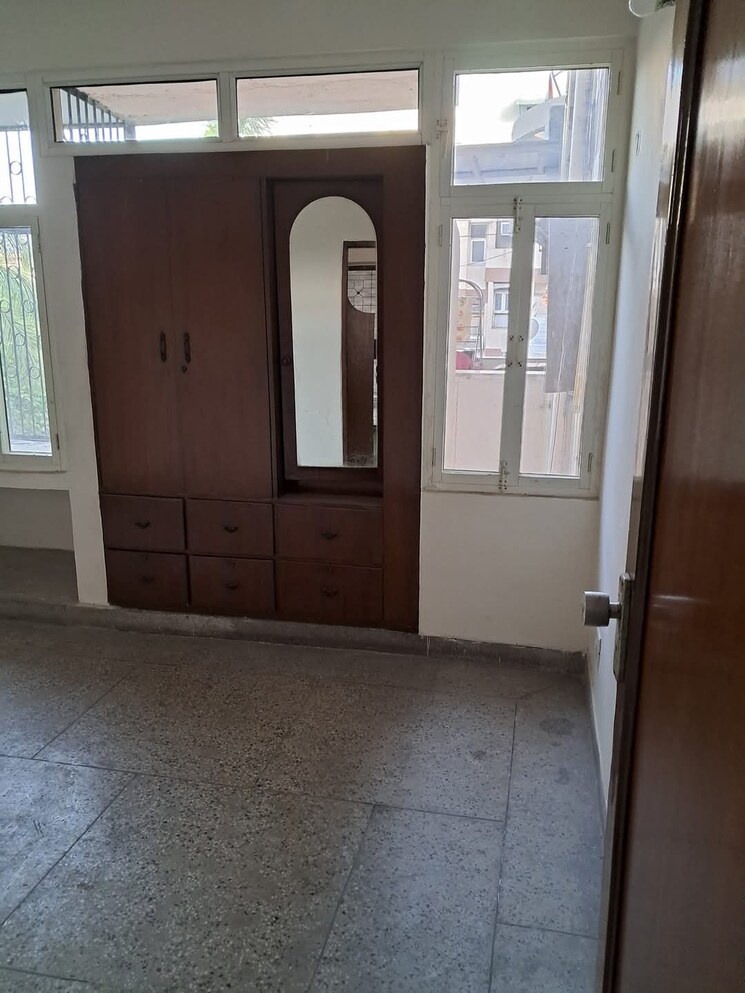 Room, ip extension 3 Bedroom 1600 Sq.Ft. Apartment In Ip Extension Delhi 8428972