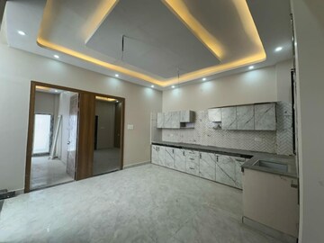 Room in 2 BHK Villa at Aliganj Plaza, Aliganj – for Rent