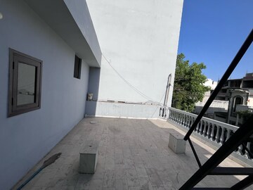 Balcony in 2 BHK Builder Floor at Ansal Sushant Lok I, Sector 43 – for Rent