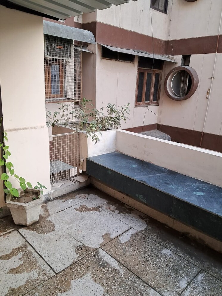 Terrace, ip extension 3 Bedroom 1600 Sq.Ft. Apartment In Ip Extension Delhi 8428981