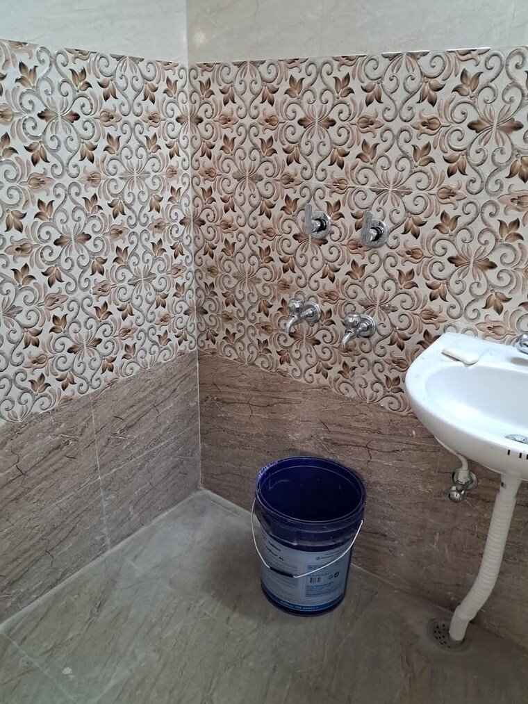 Bathroom, ip extension 3 Bedroom 1600 Sq.Ft. Apartment In Ip Extension Delhi 8428981