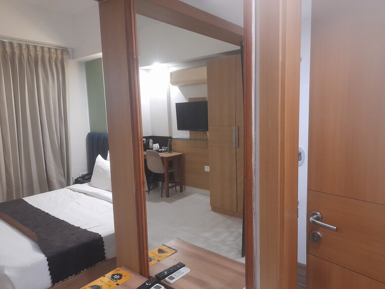 Room, emaar-the-palm-drive-the-premier-terraces 3 Bedroom 1950 Sq.Ft. Apartment In Sector 66 Gurgaon 8428996