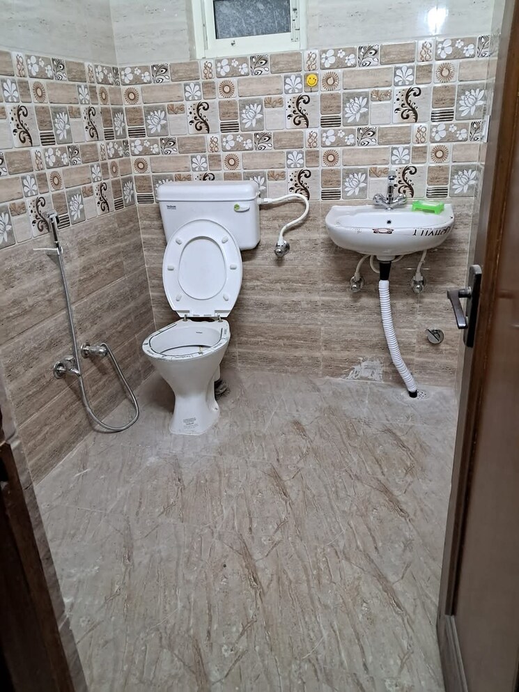 Bathroom, ip extension 3 Bedroom 1600 Sq.Ft. Apartment In Ip Extension Delhi 8428991