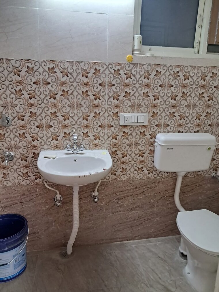 Bathroom, ip extension 3 Bedroom 1600 Sq.Ft. Apartment In Ip Extension Delhi 8428991