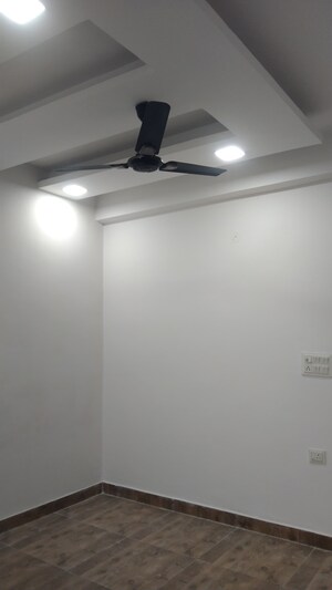 Room in 2.5 BHK Builder Floor at Sector 82 – for Sale