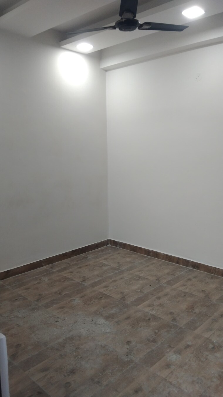 Room, sector 82 2.5 Bedroom 1110 Sq.Ft. Builder Floor In Sector 82 Noida 8429032