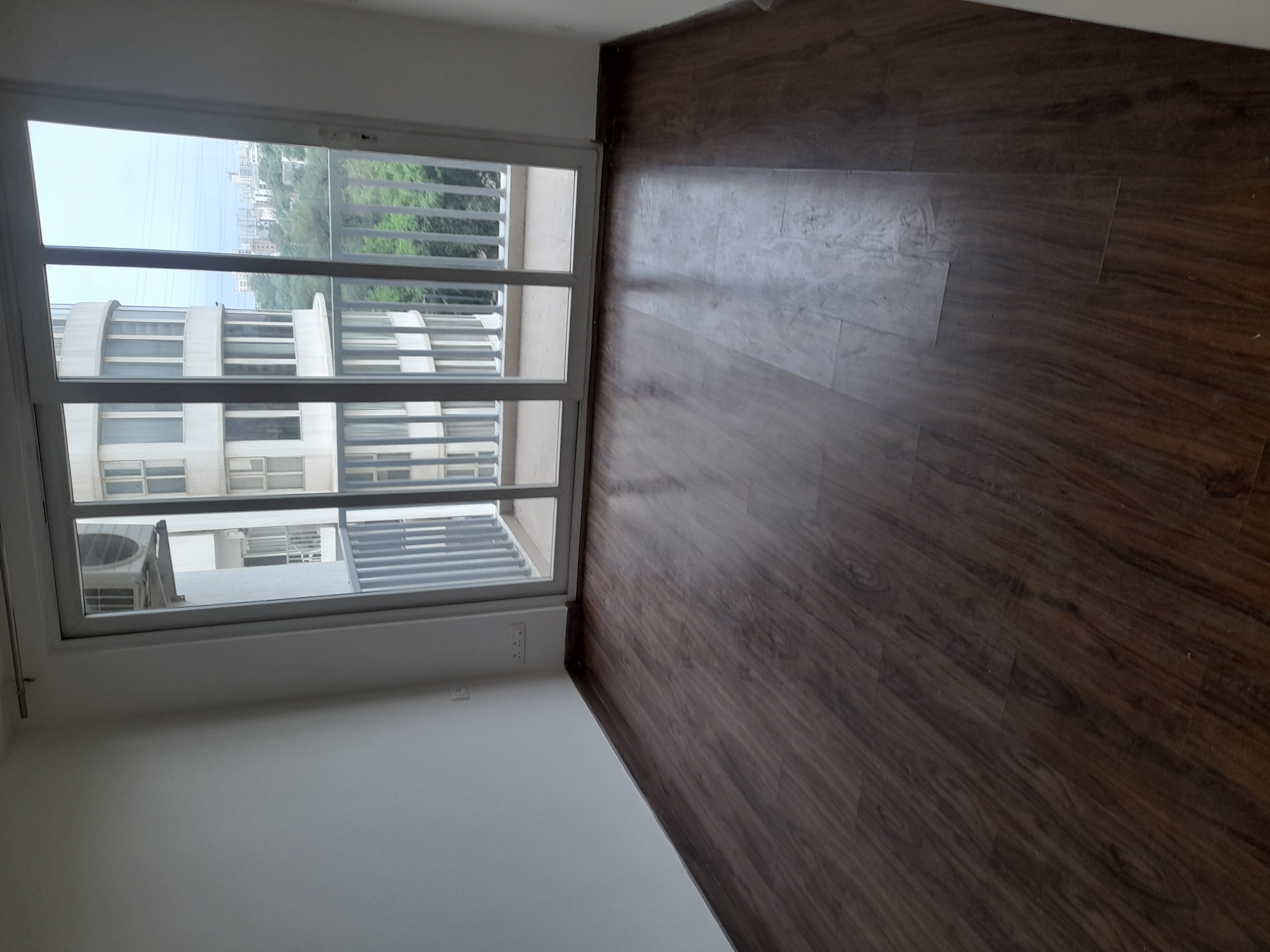 3 BHK + Servant Room Apartment For Sale in Emaar MGF The Palm Drive Studios