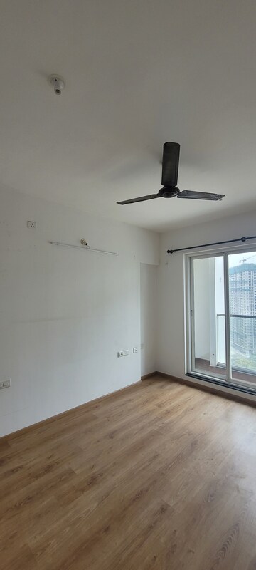 Room in 2 BHK Apartment at Sheth Avalon, Laxmi Nagar – for Rent