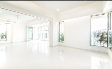 Room in 5 BHK Apartment at Ekta Trinity, Santacruz West – for Rent