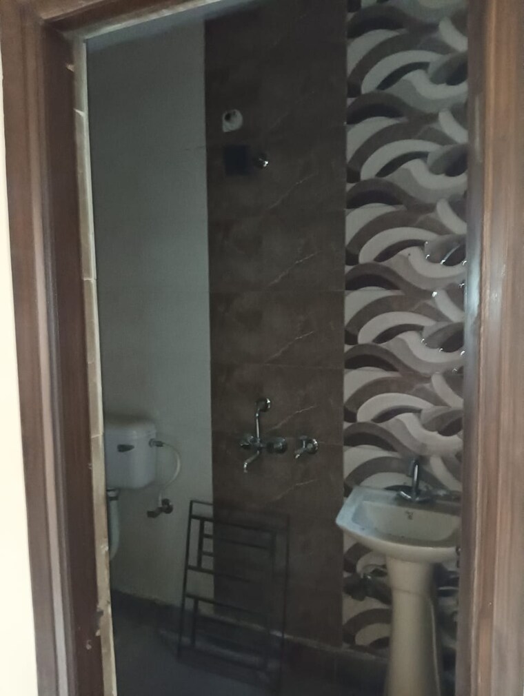 Bathroom, sa-homes-i 2 Bedroom 450 Sq.Ft. Builder Floor In Uttam Nagar Delhi 8429191