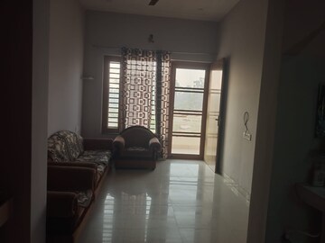 Living Room in 1.5 BHK Builder Floor at Pla – for Rent
