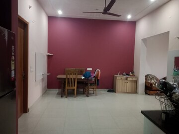 Living Room in 1.5 BHK Builder Floor at Pla – for Rent