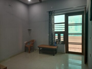 Living Room in 1.5 BHK Builder Floor at Pla – for Rent
