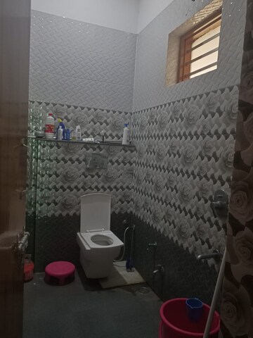 Bathroom in 1.5 BHK Builder Floor at Pla – for Rent