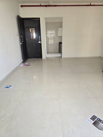 Furnished Amenities in 1 BHK Apartment at Conwood Astoria, Goregaon East – for Rent