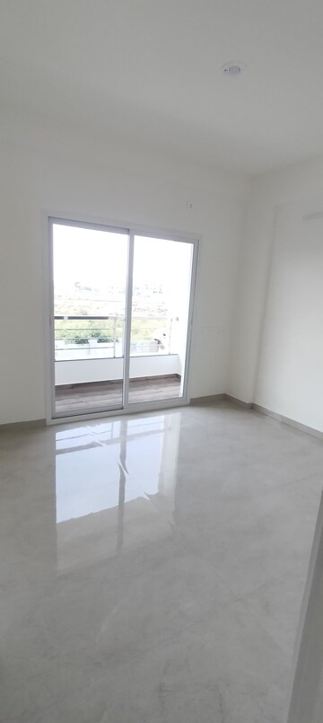 Room in 2 BHK Apartment at DHL Singapore Life City, Gotal Pajri – for Rent