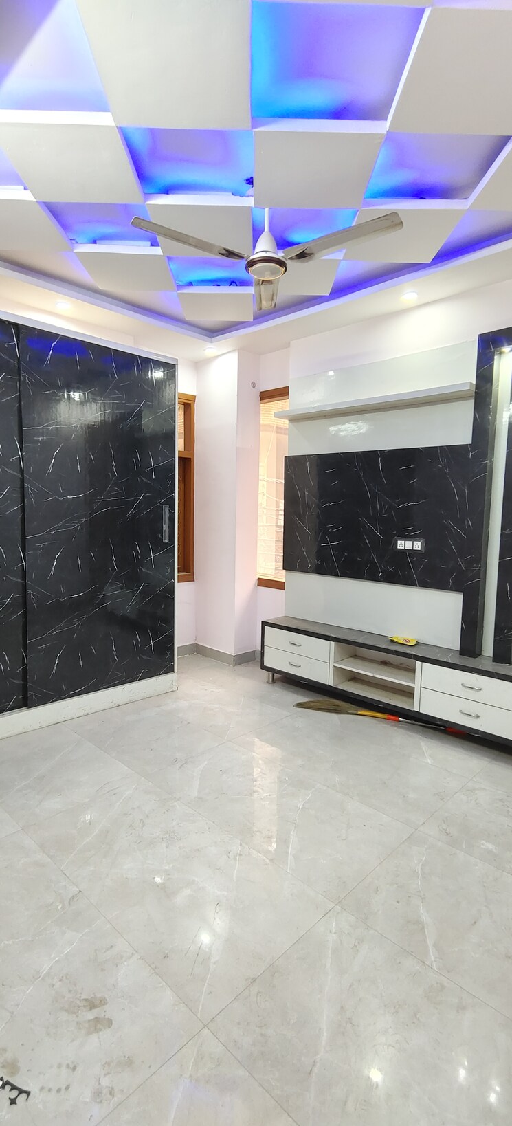 Room, vipin garden 3 Bedroom 1000 Sq.Ft. Builder Floor In Vipin Garden Delhi 8429237