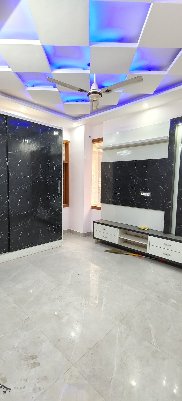 Room, vipin garden 3 Bedroom 1000 Sq.Ft. Builder Floor In Vipin Garden Delhi 8429237