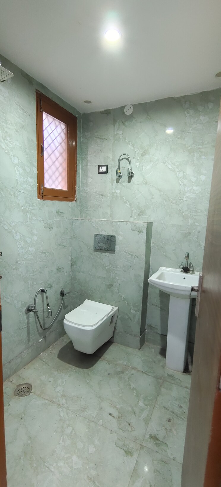 Bathroom, vipin garden 3 Bedroom 1000 Sq.Ft. Builder Floor In Vipin Garden Delhi 8429237