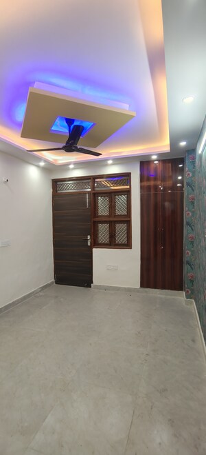 Room in 3 BHK Builder Floor at Dwarka Mor – for Sale