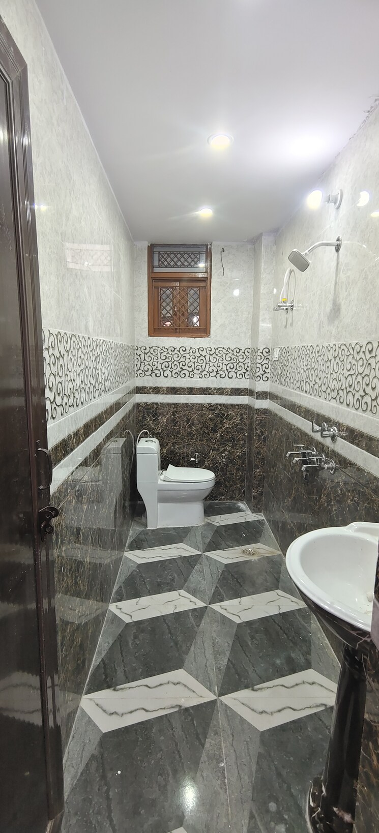 Bathroom, dwarka mor 3 Bedroom 1000 Sq.Ft. Builder Floor In Dwarka Mor Delhi 8429245