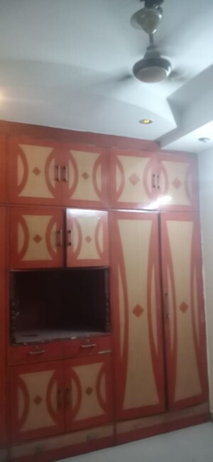 Furnished Amenities in 2 BHK Builder Floor at Laxmi Nagar – for Sale