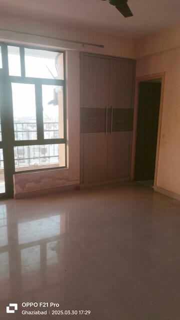 Room in 3 BHK Apartment at SG Oasis, Vasundhara Sector 2b – for Rent