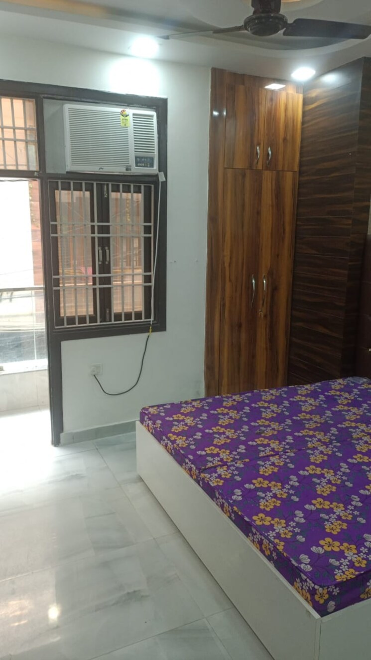 Room, dwarka mor 3 Bedroom 800 Sq.Ft. Builder Floor In Dwarka Mor Delhi 8429262