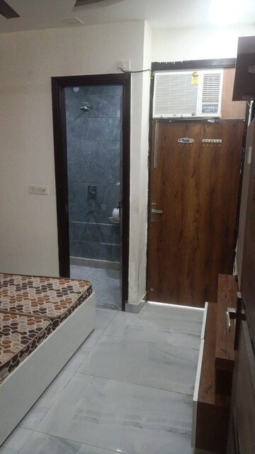 Furnished Amenities in 3 BHK Builder Floor at Dwarka Mor – for Rent