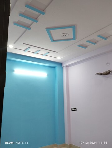 Room in 2 BHK Builder Floor at Dwarka Mor – for Rent