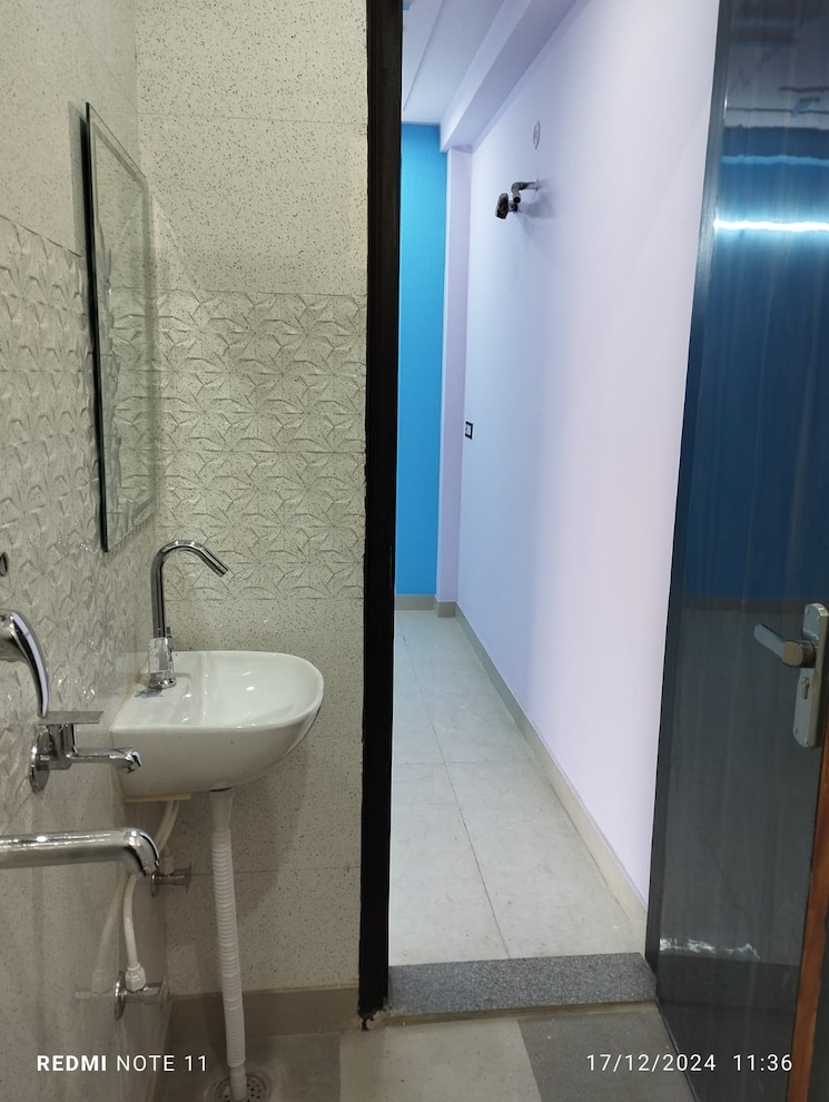 Bathroom, dwarka mor 2 Bedroom 650 Sq.Ft. Builder Floor In Dwarka Mor Delhi 8429268