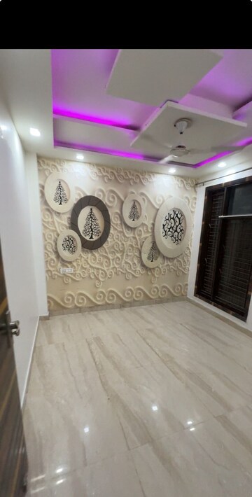 Parking in 3 BHK Builder Floor at Dwarka Mor – for Rent