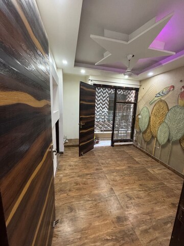 Parking in 3 BHK Builder Floor at Dwarka Mor – for Rent