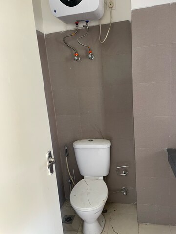 Furnished Amenities in 3.5 BHK Apartment at Pioneer Park Phase 1, Sector 61 – for Rent
