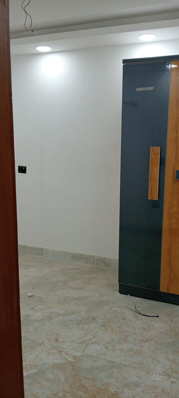 Room in 3 BHK Builder Floor at Govindpuri – for Rent