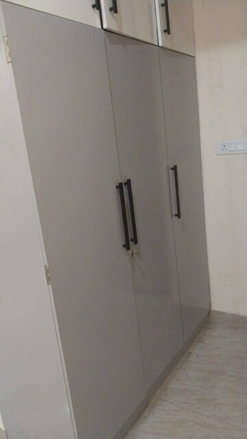 Furnished Amenities in 3 BHK Apartment at Hestia Apartment, Gomti Nagar – for Rent
