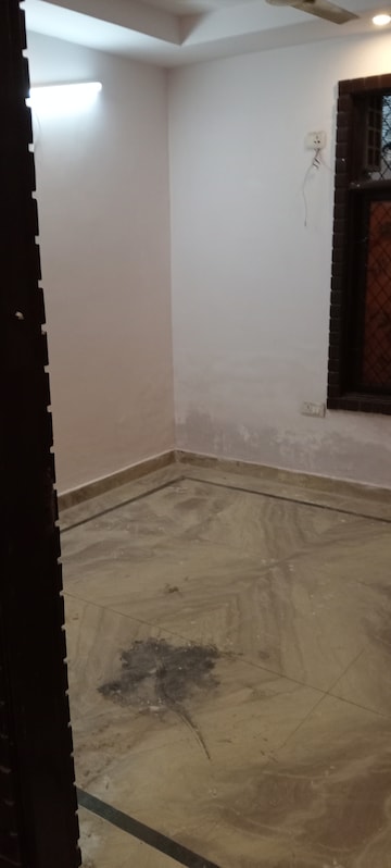 Room in 2 BHK Builder Floor at Govindpuri – for Rent