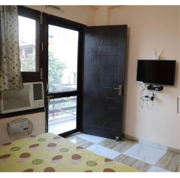 Living Room in 1 BHK Builder Floor at DLF Pink Town House, Dlf City Phase 3 – for Rent