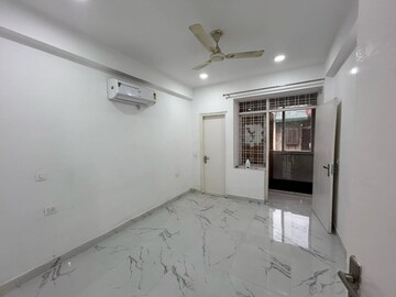 Room in 3 BHK Builder Floor at BPTP Amstoria Country Floor, Sector 102 – for Rent