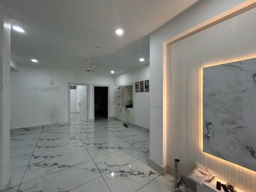 Room in 3 BHK Builder Floor at BPTP Amstoria Country Floor, Sector 102 – for Rent