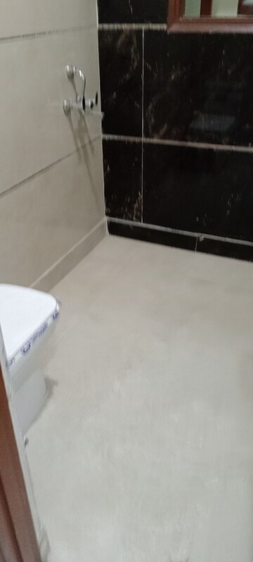 Furnished Amenities in 3 BHK Builder Floor at Govindpuri – for Sale