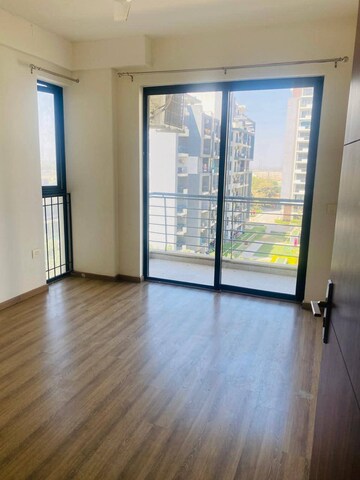 Room in 3 BHK Apartment at Godrej Oasis, Sector 88a – for Rent