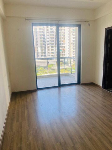 Room in 3 BHK Apartment at Godrej Oasis, Sector 88a – for Rent